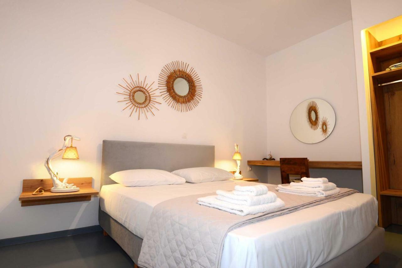 Lalari Beach Suites Vári Exterior foto